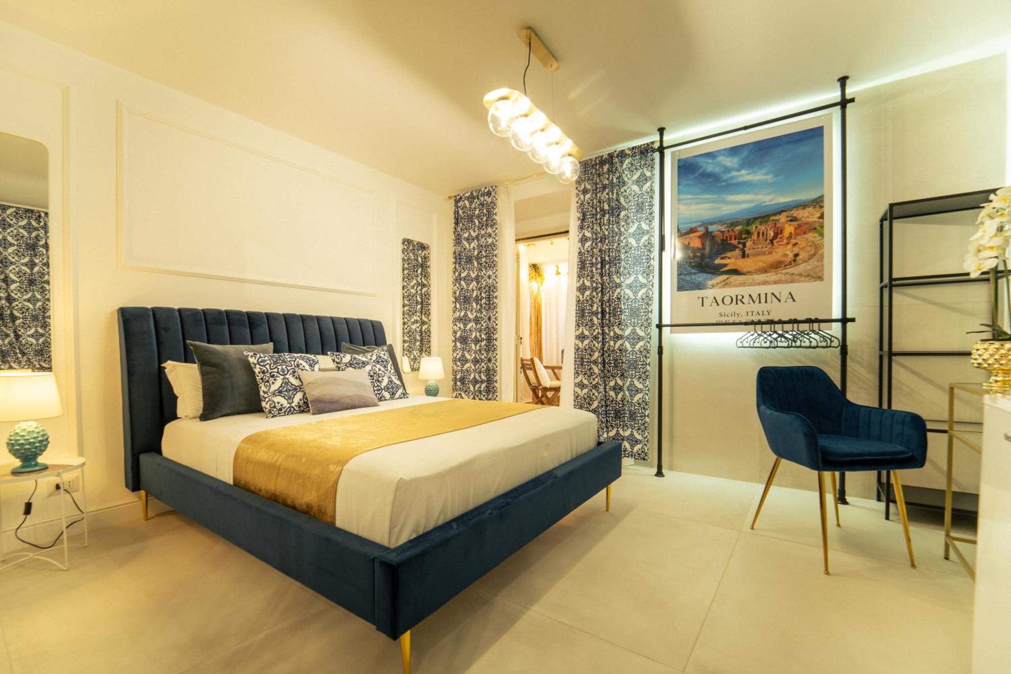 Johnny'S Suites Taormina Beach Bay Екстериор снимка