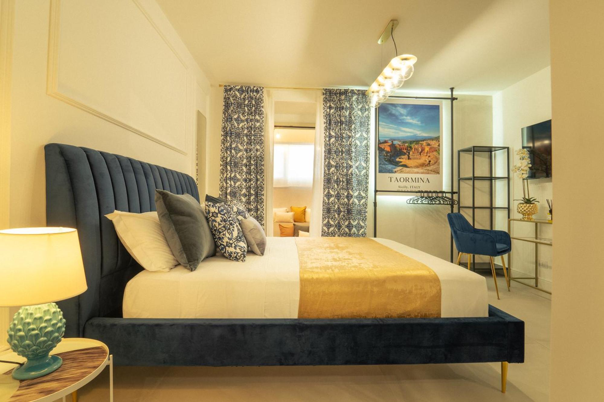 Johnny'S Suites Taormina Beach Bay Екстериор снимка