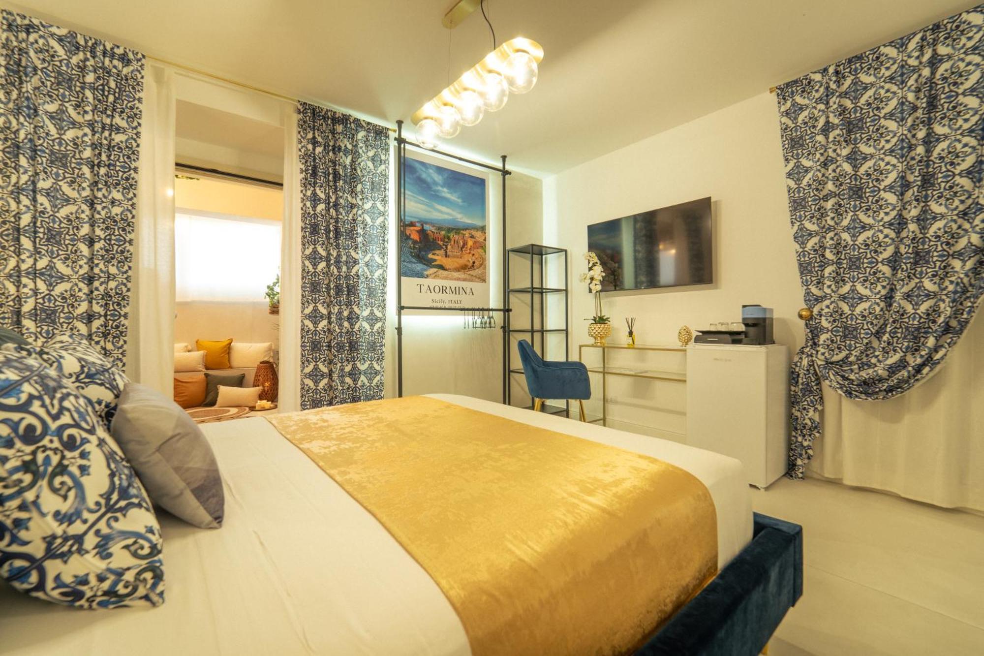 Johnny'S Suites Taormina Beach Bay Екстериор снимка