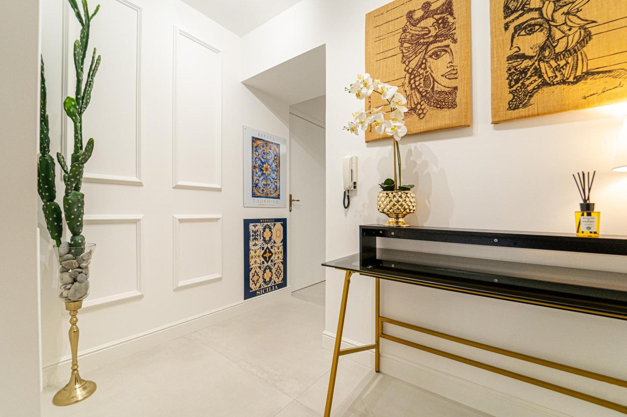 Johnny'S Suites Taormina Beach Bay Екстериор снимка